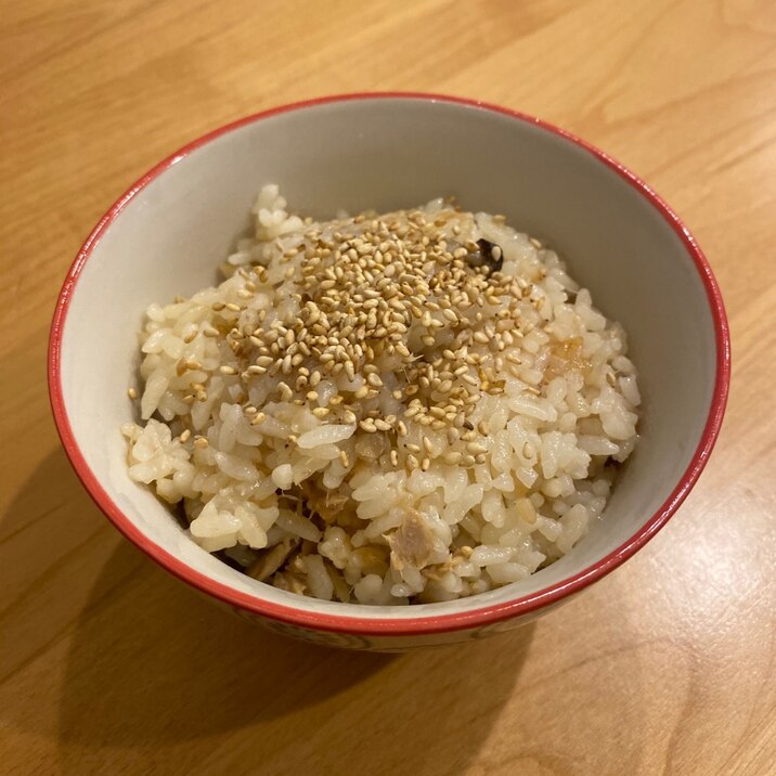 簡単！ツナとしめじのバター醤油炊き込みご飯